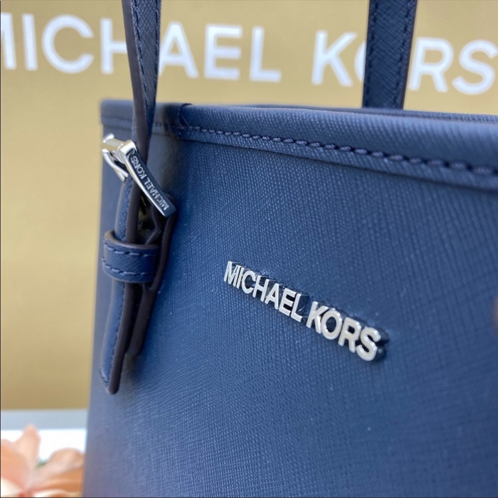 MICHAEL KORS EXTRA-SMALL TOP-ZIP TOTE NAVY - Picture 15 of 16